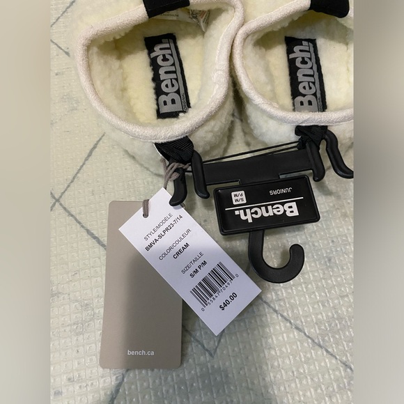 NWT Bench women’s sherpa slippers - Picture 2 of 4